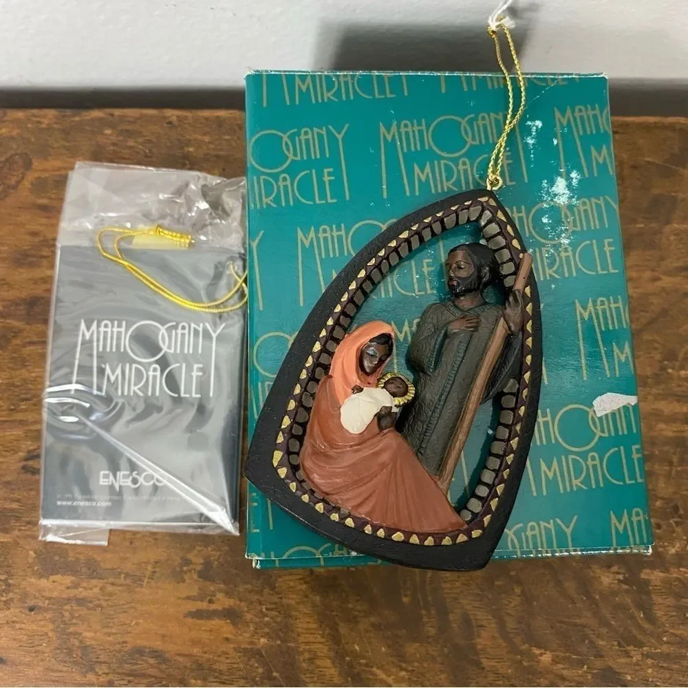 Mahogany Miracle Holy Family hanging ornament circa 2000 - Picture 3 of 4